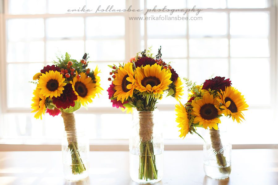 NH wedding photos rustic sunflower bouquets
